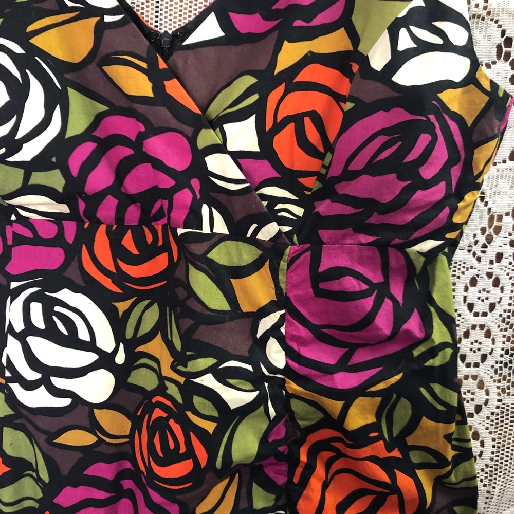 Bold Roses Short Dress - Picture 4 of 5